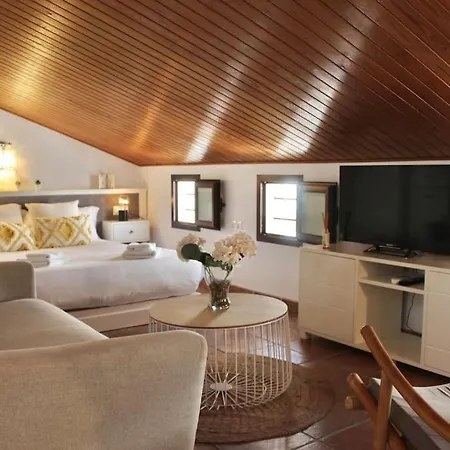 Atico 33 * Нерха